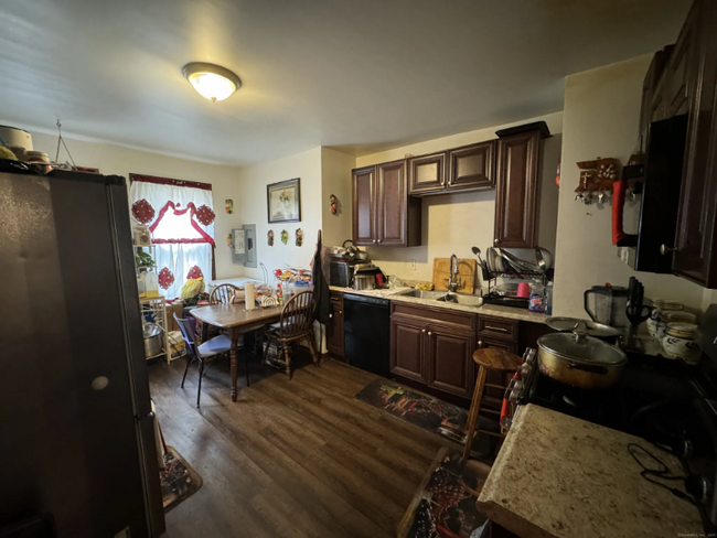 Primary Photo - 841 East St