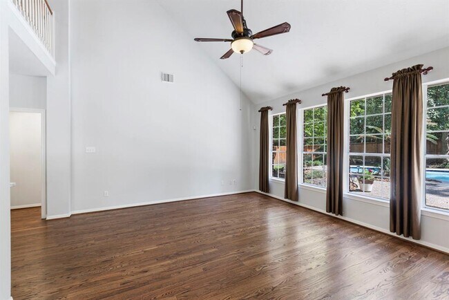 Building Photo - 7 Tamarind Pl