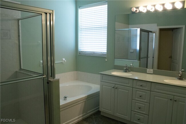 Building Photo - 15057 Balmoral Loop