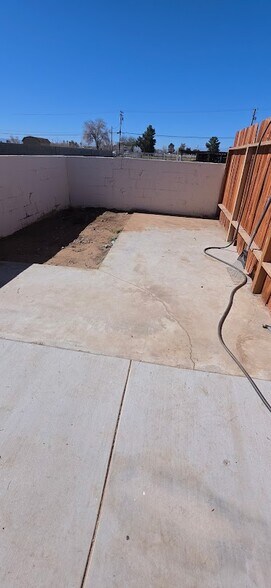 Building Photo - 21621 Pine Ridge Ave