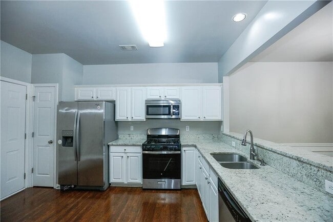 Building Photo - 2388 Fairlie Dr