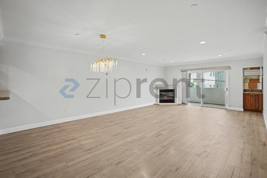Building Photo - Unit 204