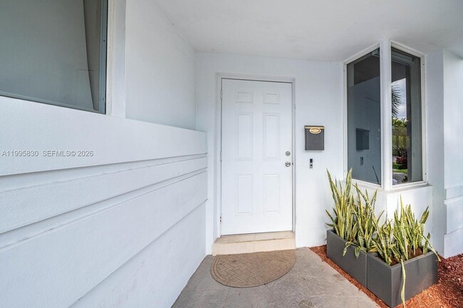 Building Photo - 9520 E Broadview Dr