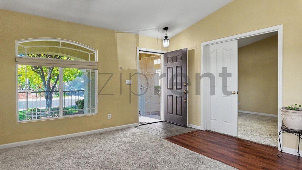 Building Photo - Unit