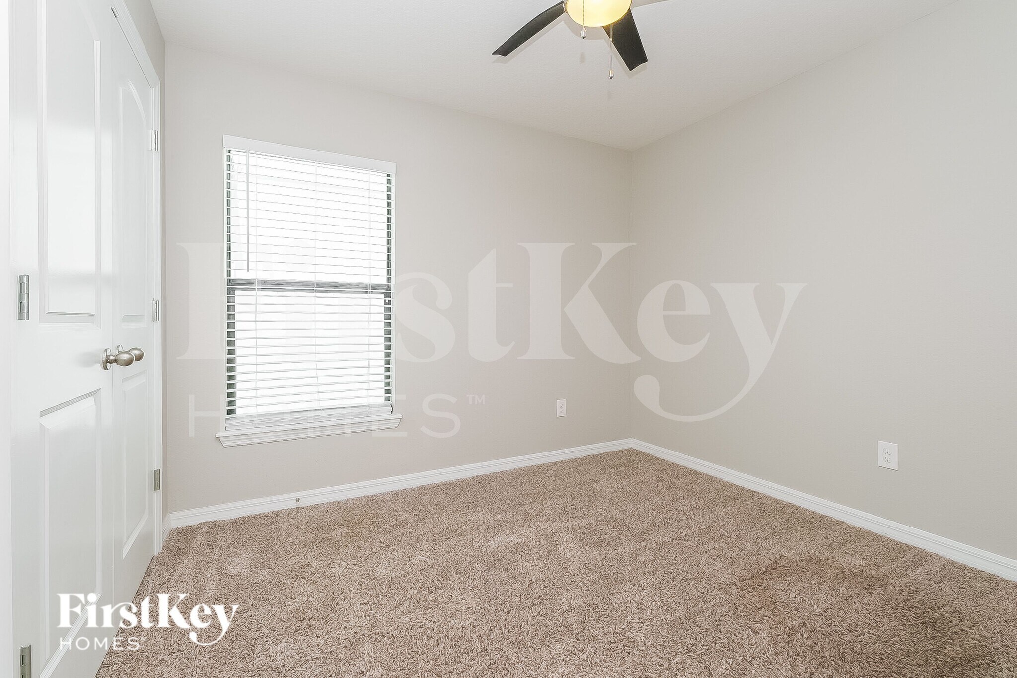 Building Photo - 11867 Thicket Wood Dr