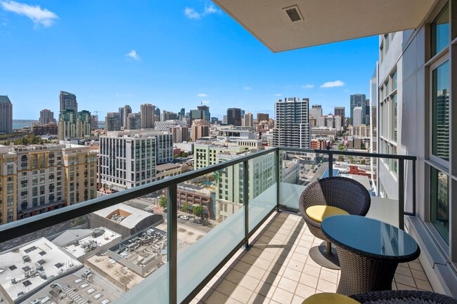 Building Photo - West Facing Downtown Condo for Rent!