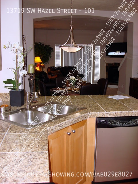 Building Photo - 13719 SW Hazel St