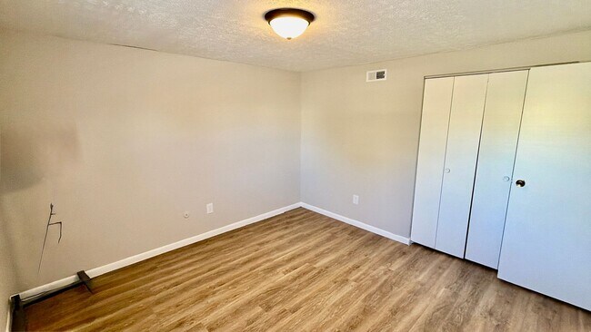 Building Photo - 815 Clareridge Ln