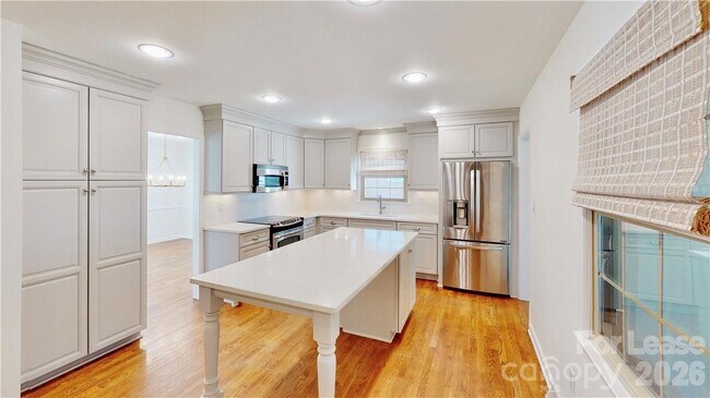 Building Photo - 6810 Rosemary Ln