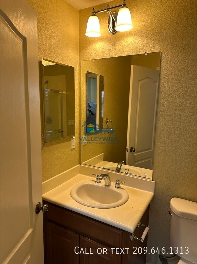 Building Photo - 2704 Acapulco Way
