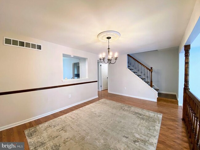 Building Photo - 618 Shropshire Dr