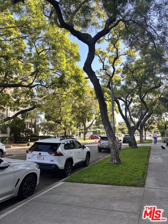 Building Photo - 321 N Oakhurst Dr