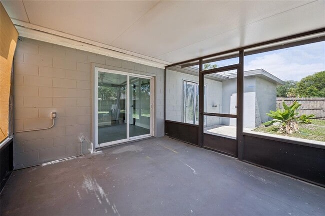 Building Photo - 6036 Dogwood Dr