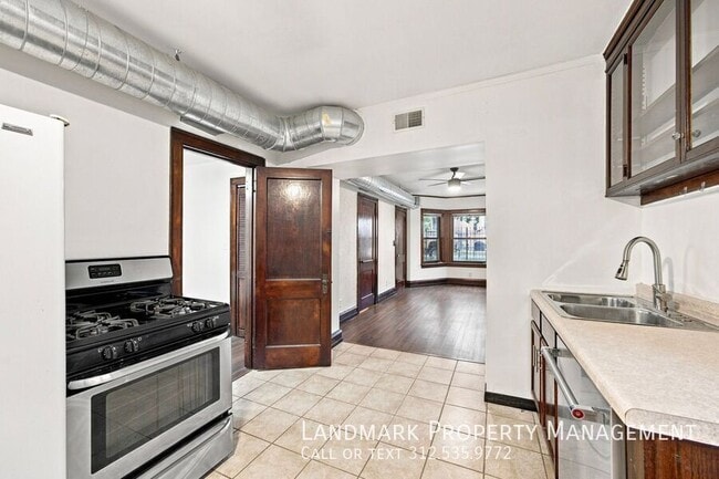 Building Photo - 2962 N Allen Ave