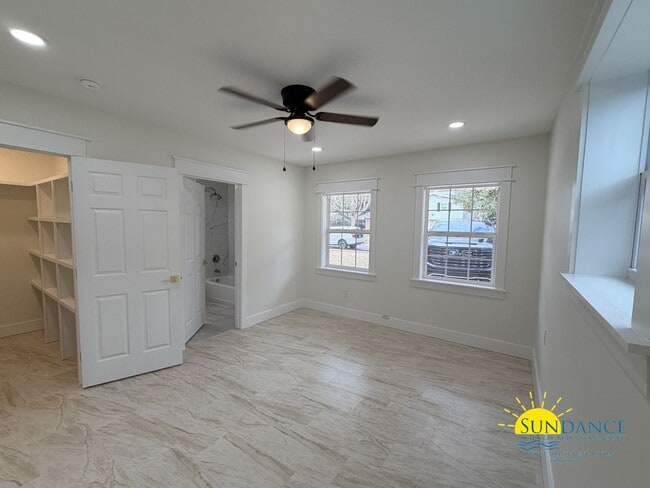 Building Photo - Beautifully Renovated 4BR Home with Private Pool in Fort Walton Beach!