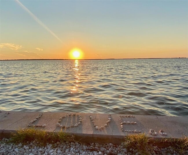 Building Photo - 1600 Pasadena Dr