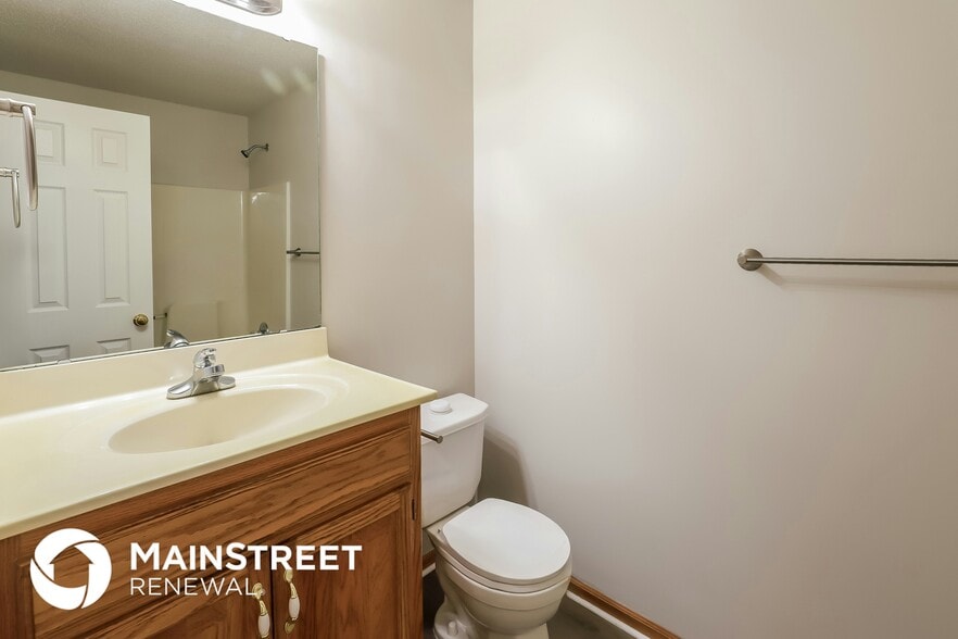 Building Photo - 309 SW Creek Ridge Drive .