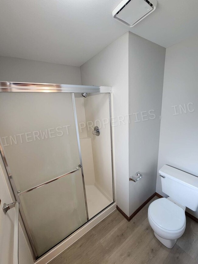 Building Photo - 3 bd 2ba Ranch Style Home with Deck, Fence...