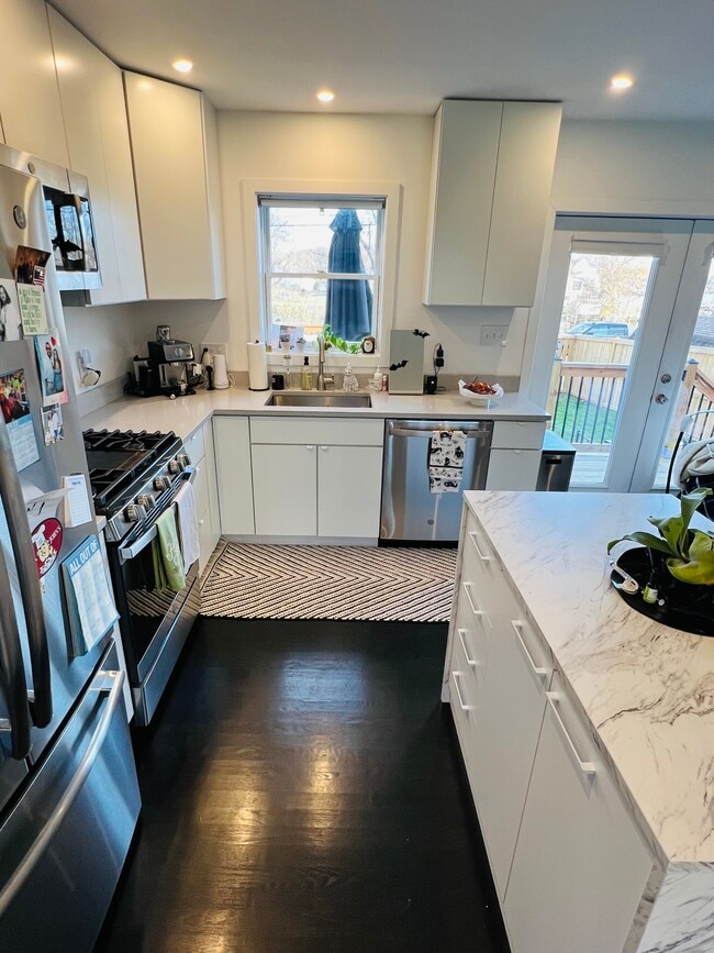 Building Photo - 7823 Charlesmont Rd