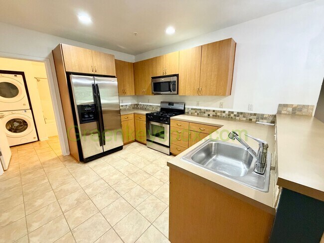 Building Photo - Awesome 1-bedroom condo near the heart of historic St. John's