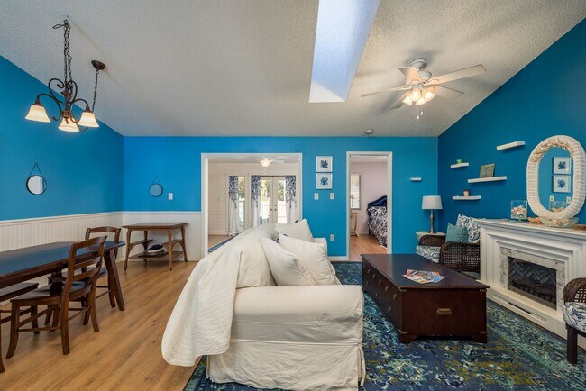 Building Photo - Beautifully Maintained 2-Bedroom, 2-Bath Villa in Tarpon Springs