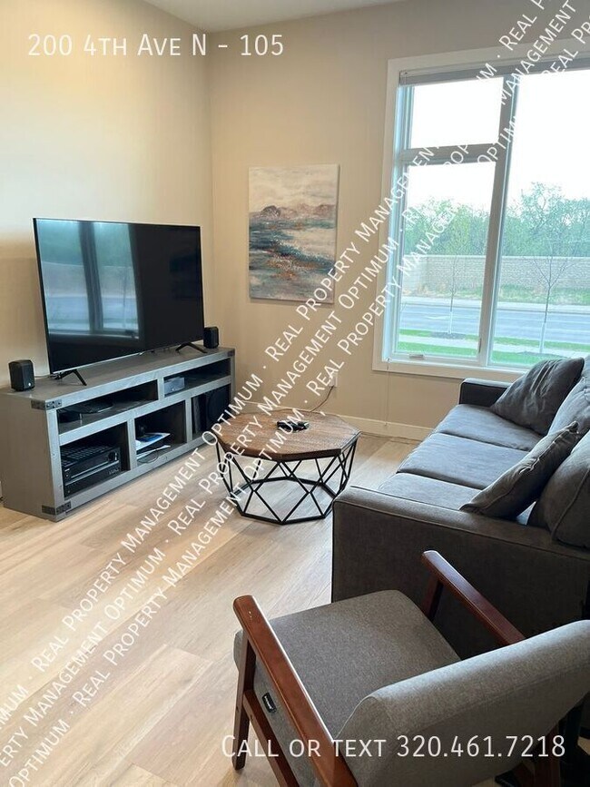 Building Photo - 200 4th Ave N