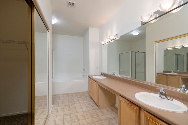 Building Photo - SUMMERLIN 1ST FLOOR - 2 BEDROOM + Den W/ 3...