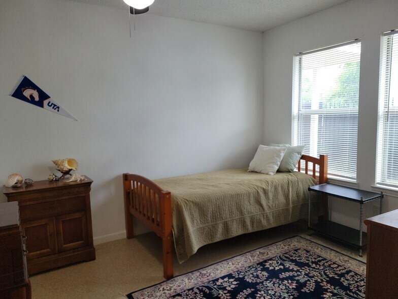 Building Photo - 4833 Townsend Dr