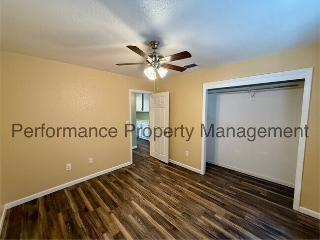 Building Photo - Updated 3 Bed/2 Bath Taft Home w/ Pool, Solar & $0 Deposit Option