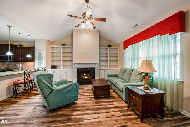 Building Photo - 4612 Thorn Leaf Court