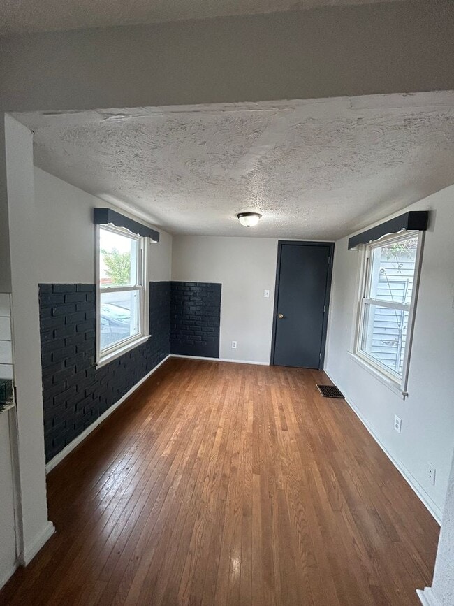 Building Photo - Love this home!