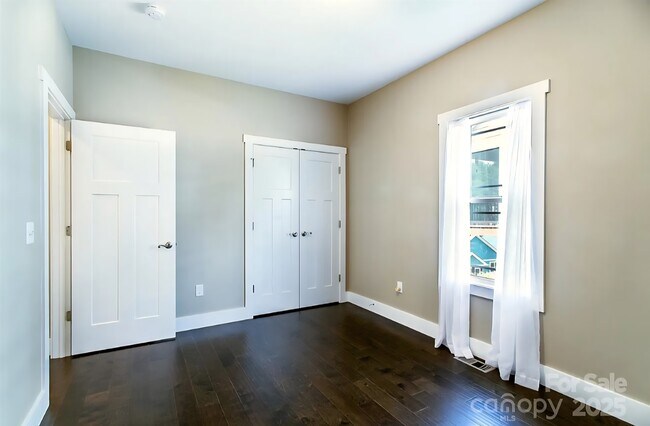 Building Photo - 75 Leyland Cir