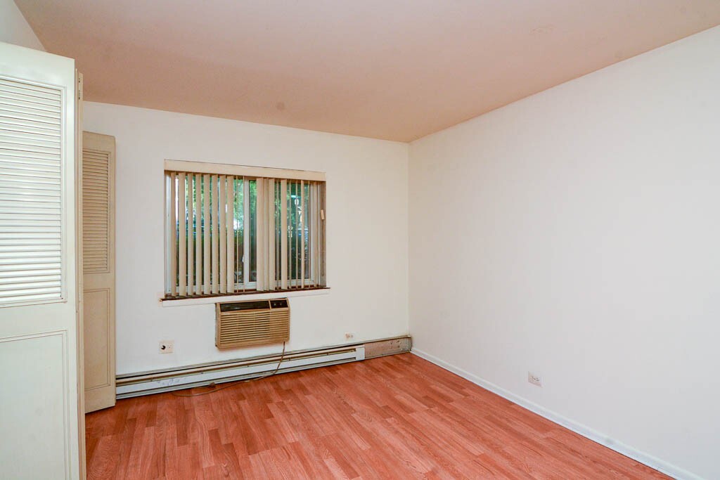 Building Photo - 3825 N Pine Grove Ave