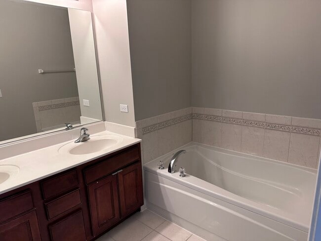 Building Photo - 2256 Pembridge Dr