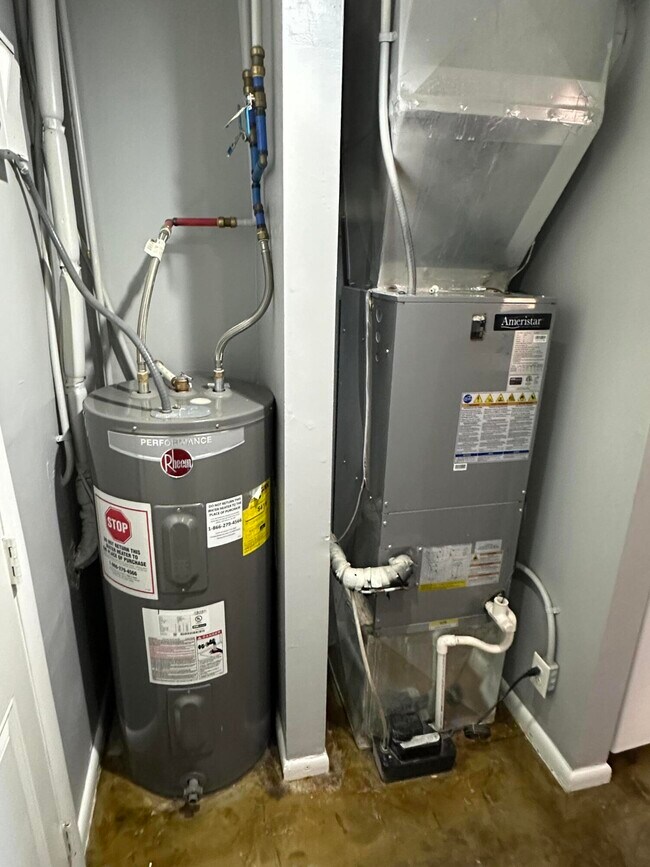 Building Photo - 703 Wilkinson Blvd