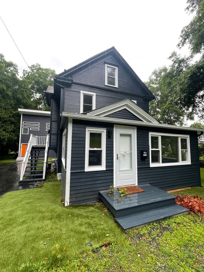 Building Photo - Walk to Williams College | Updated 3BR | Pet Friendly w/ Parking & Yard