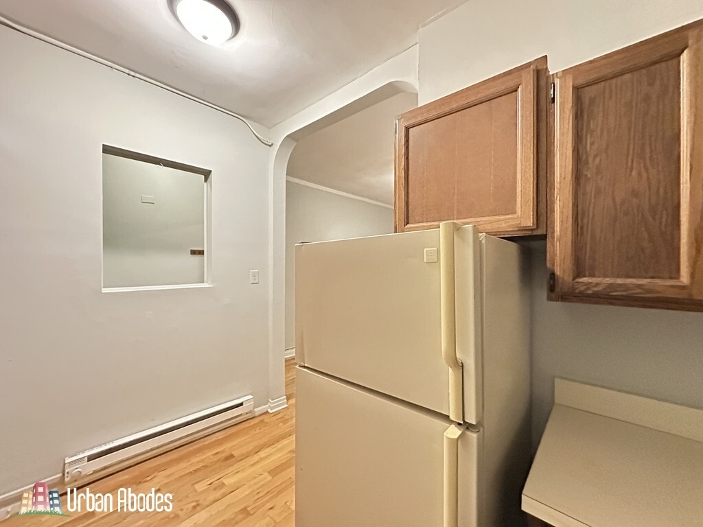 Building Photo - 515 W Melrose St