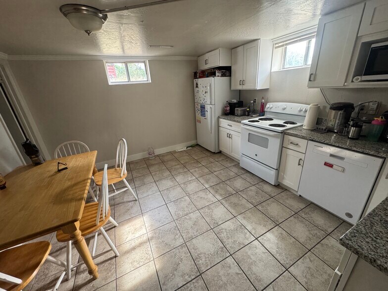 Kitchen - 442 S 1350 E