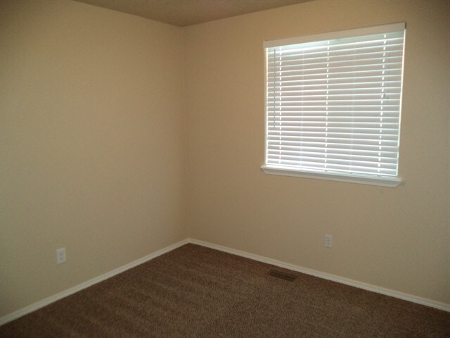 Building Photo - 684 E Full Moon St