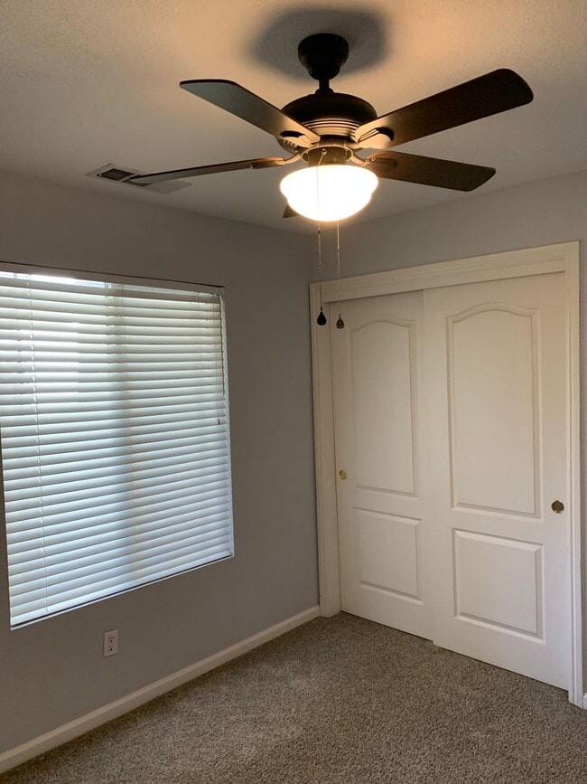 Building Photo - 3 Bedroom 2 Bath Home