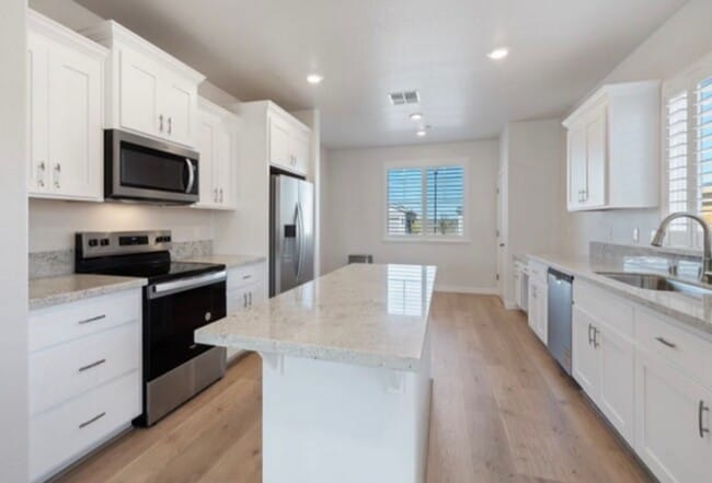 Building Photo - Newer Single Story 3 Bedroom Home for Rent in West Roseville