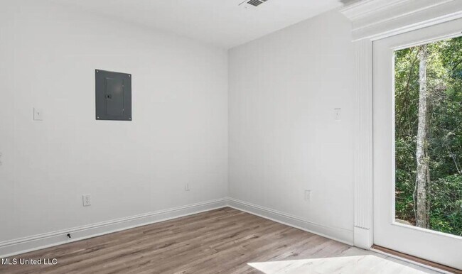 Building Photo - 917 Motsie Rd