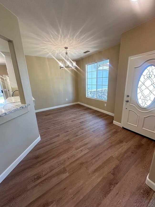Building Photo - Remodeled 4 Bedroom 2 Bathroom in Stonecrest