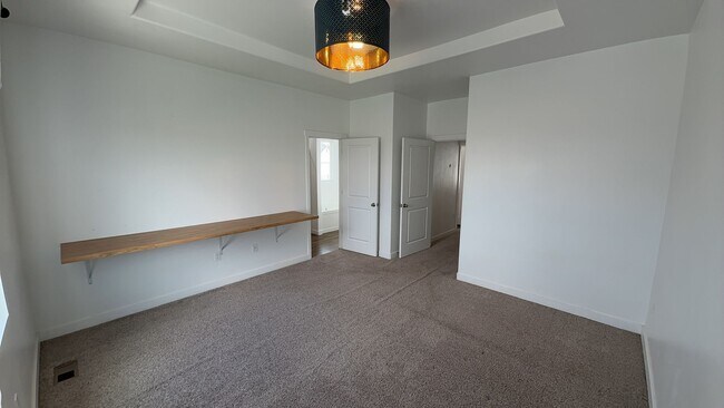 Building Photo - 8285 Lakeshore Dr