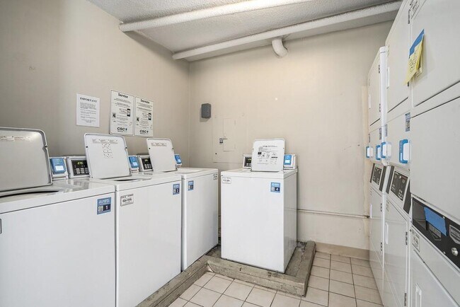 Building Photo - 2285 Peachtree Rd NE