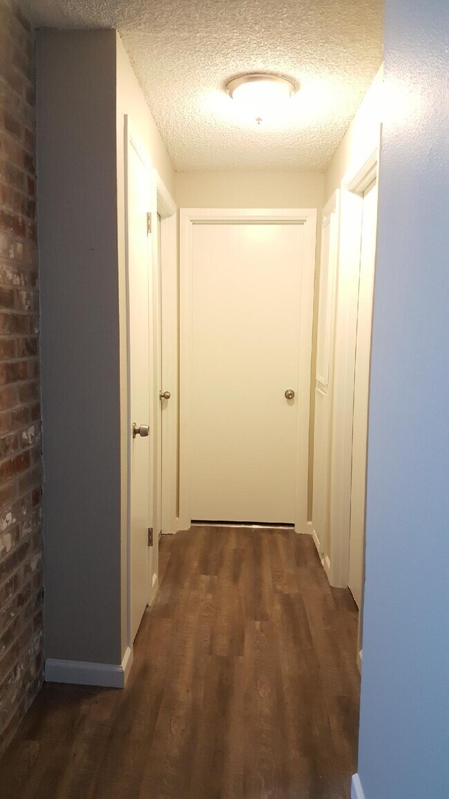 Building Photo - Cedarcrest Apart - 3