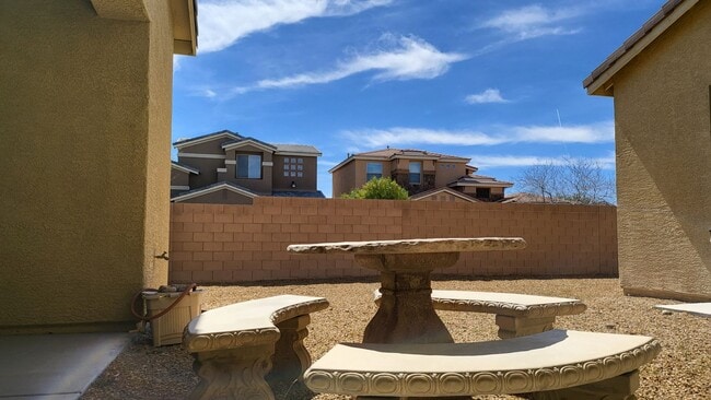 Building Photo - 5 bedroom, 4 bathroom home with a Casita