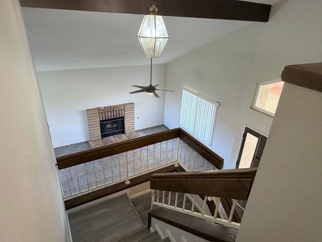 Building Photo - 3+2.5 Two Story in Tehachapi City