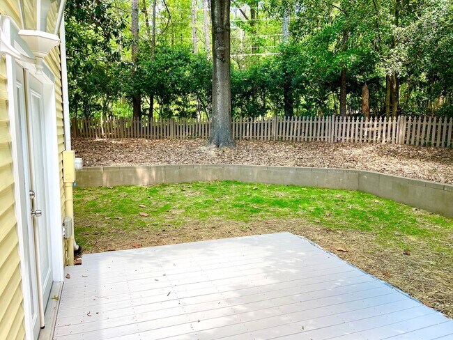Building Photo - Welcome to this charming 3-bedroom, 2.5-ba...