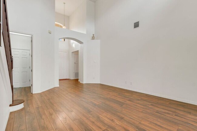 Building Photo - 3912 Heirloom Rose Pl